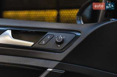Хетчбек Volkswagen Golf R 2017 в 