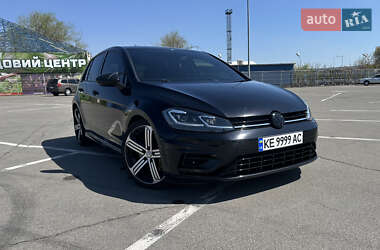 Хэтчбек Volkswagen Golf R 2015 в Киеве