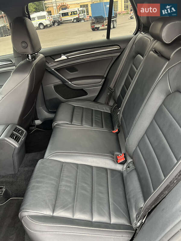 Хетчбек Volkswagen Golf R 2017 в Києві