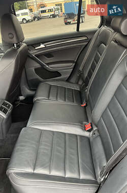 Хетчбек Volkswagen Golf R 2017 в  фото 19 Хетчбек Volkswagen Golf R 2017 в