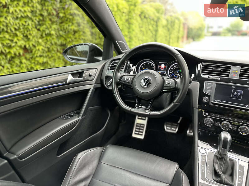 Хэтчбек Volkswagen Golf R 2016 в Одессе