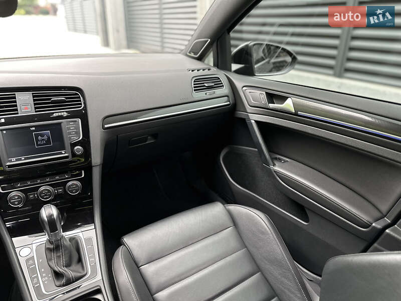 Хэтчбек Volkswagen Golf R 2016 в Одессе