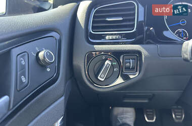 Хетчбек Volkswagen Golf R 2015 в 