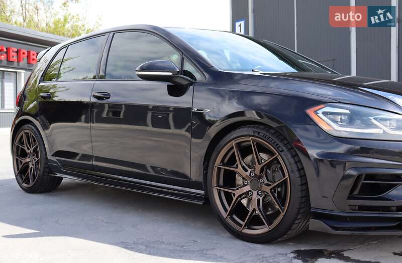 Хэтчбек Volkswagen Golf R 2018 в Киеве
