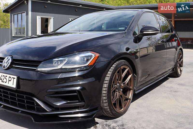 Хэтчбек Volkswagen Golf R 2018 в Киеве