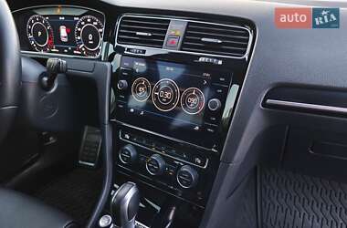 Хэтчбек Volkswagen Golf R 2019 в 