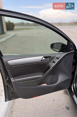 Хэтчбек Volkswagen Golf R 2012 в 