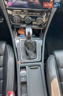 Хэтчбек Volkswagen Golf R 2018 в 