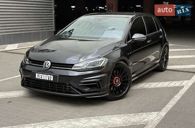 Хэтчбек Volkswagen Golf R 2016 в Киеве