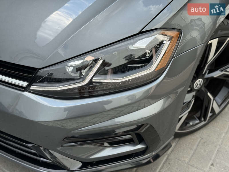 Хэтчбек Volkswagen Golf R 2019 в Киеве
