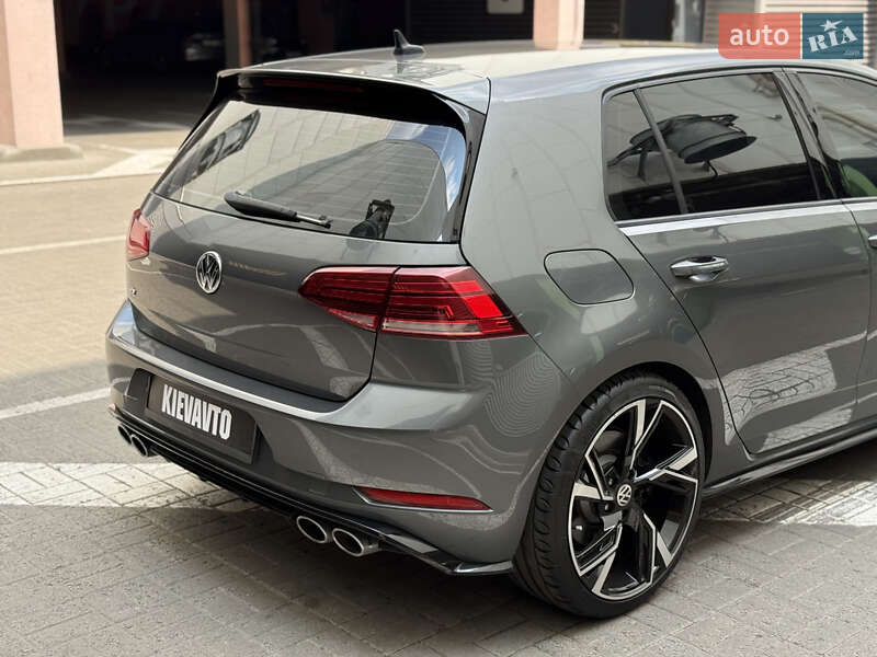 Хэтчбек Volkswagen Golf R 2019 в Киеве