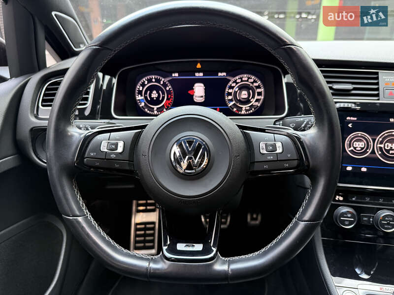 Хэтчбек Volkswagen Golf R 2019 в Киеве