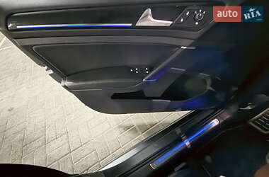 Хэтчбек Volkswagen Golf R 2019 в 