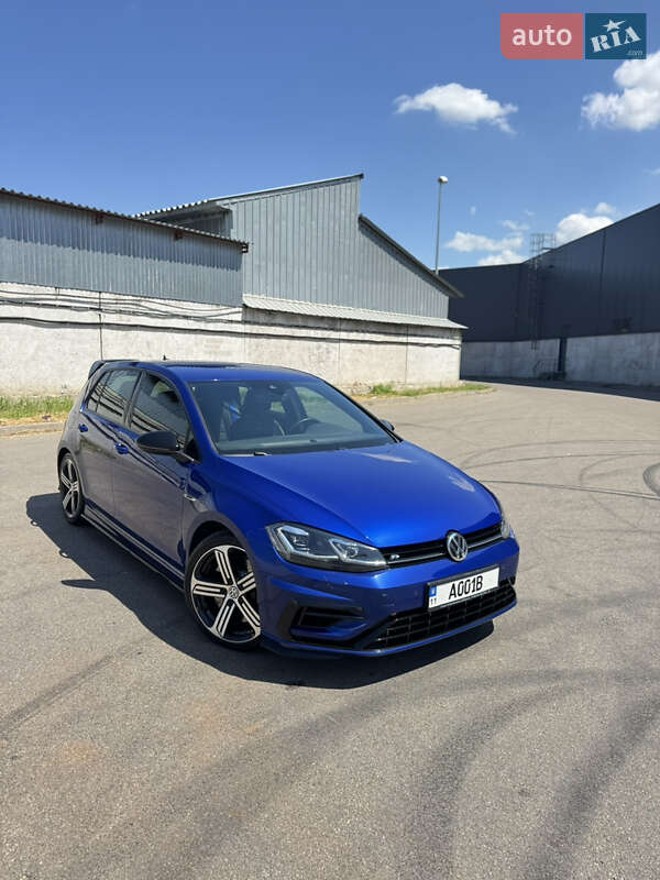 Хэтчбек Volkswagen Golf R 2016 в Киеве