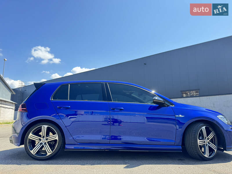 Хэтчбек Volkswagen Golf R 2016 в Киеве