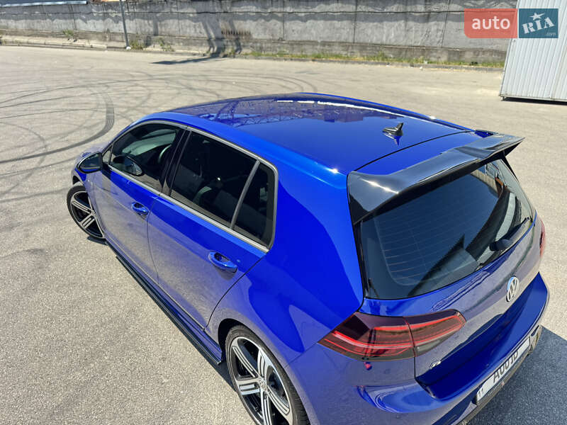 Хэтчбек Volkswagen Golf R 2016 в Киеве