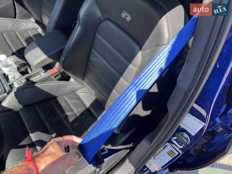 Хэтчбек Volkswagen Golf R 2016 в Киеве