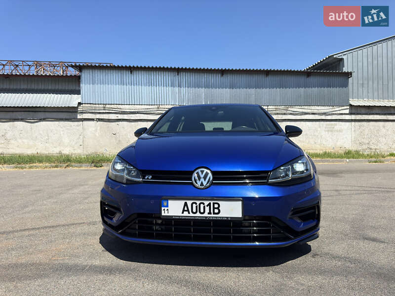 Хэтчбек Volkswagen Golf R 2016 в Киеве