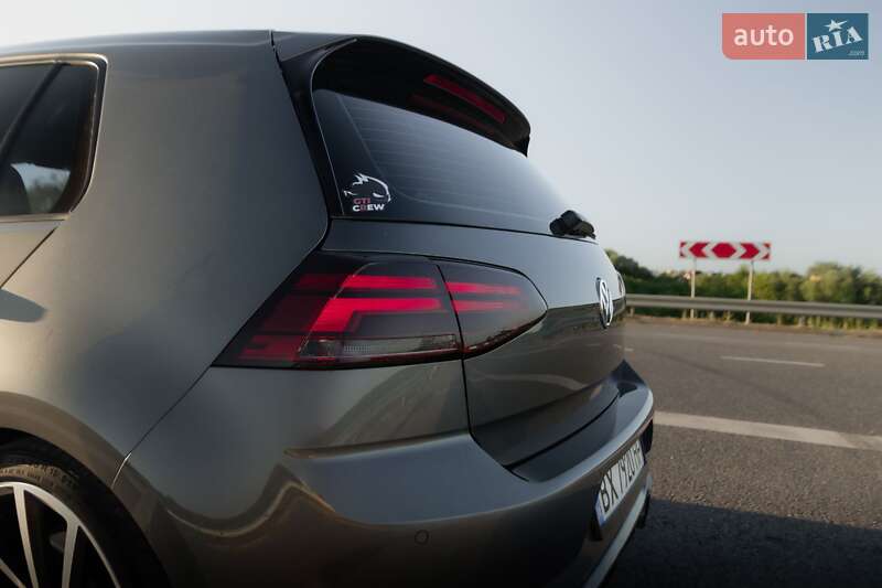Хэтчбек Volkswagen Golf R 2017 в Хмельницком