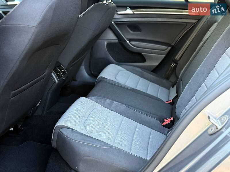 Хэтчбек Volkswagen Golf R 2015 в Львове