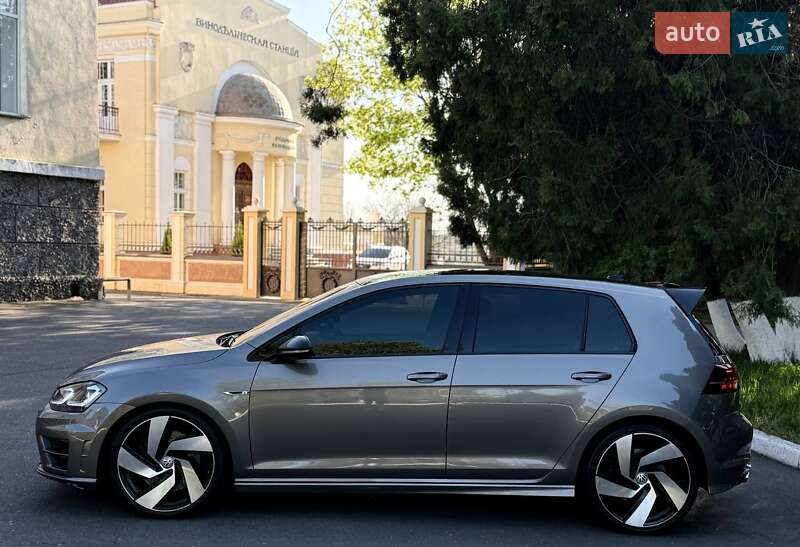 Хэтчбек Volkswagen Golf R 2015 в Львове