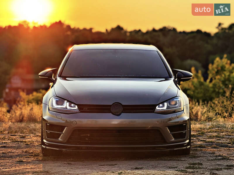 Хетчбек Volkswagen Golf R 2015 в Києві