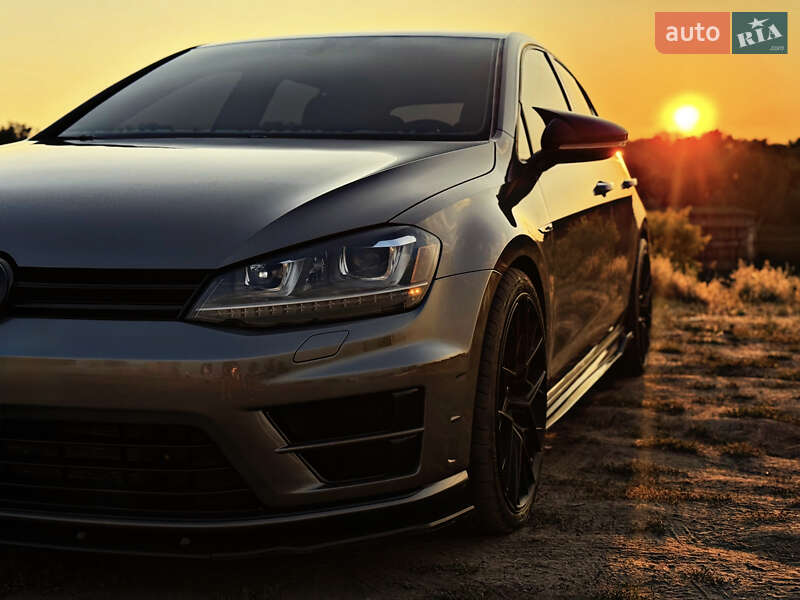 Хетчбек Volkswagen Golf R 2015 в Києві