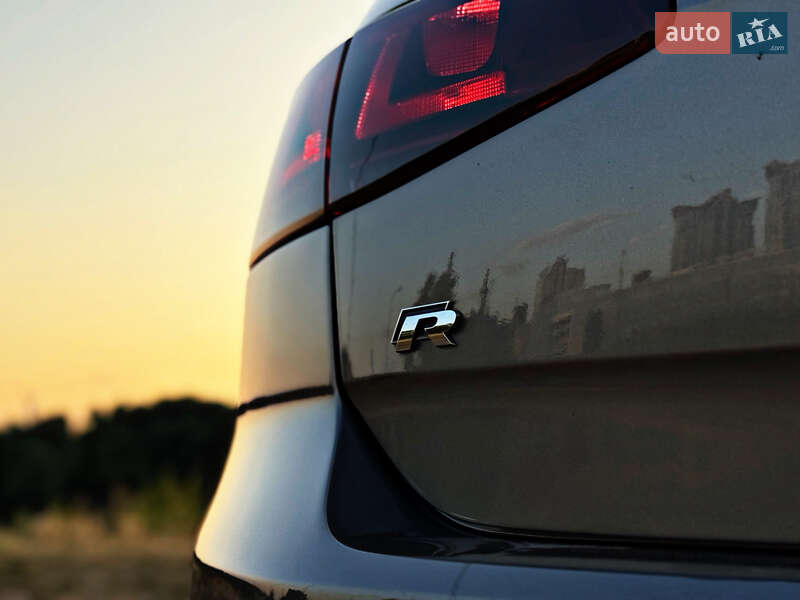 Хетчбек Volkswagen Golf R 2015 в Києві