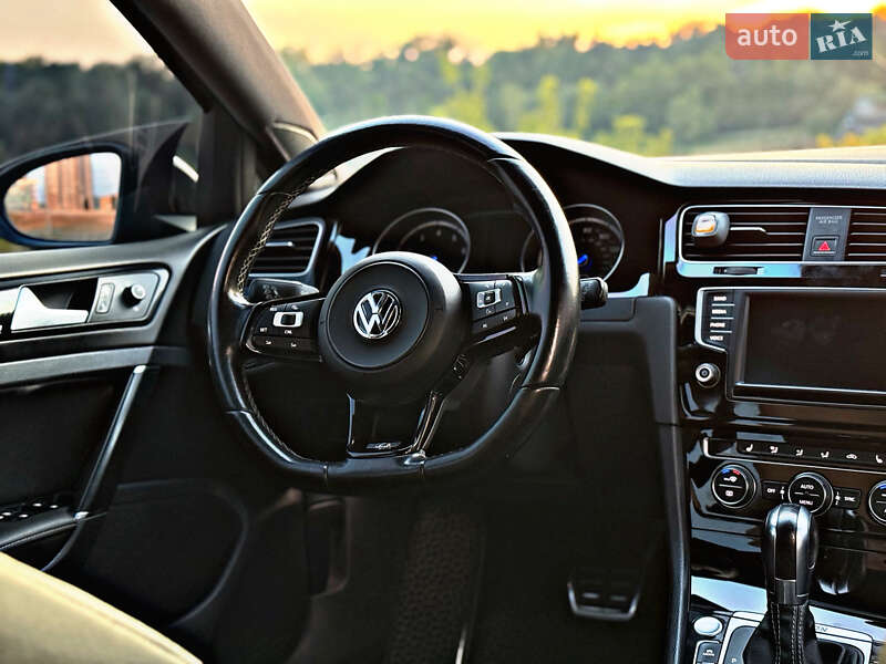 Хетчбек Volkswagen Golf R 2015 в Києві