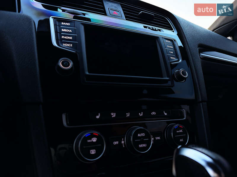 Хетчбек Volkswagen Golf R 2015 в Києві