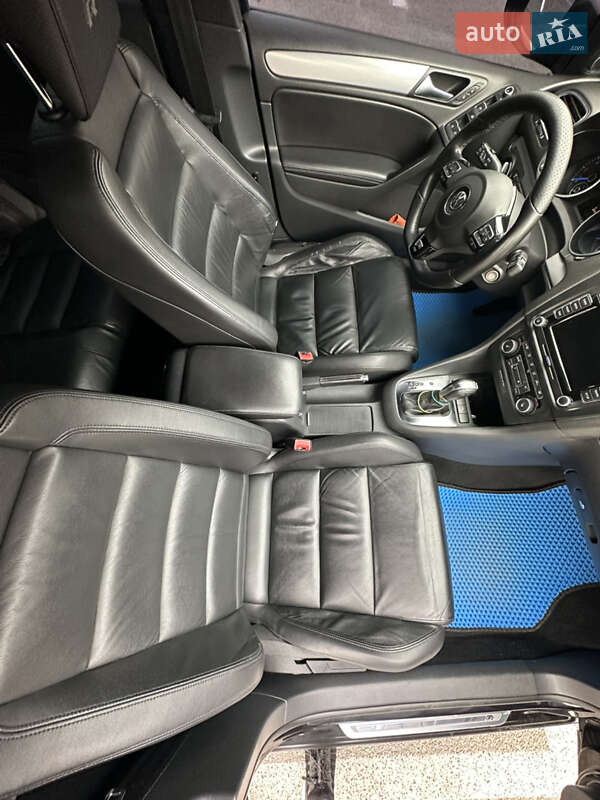 Хэтчбек Volkswagen Golf R 2011 в Вышгороде