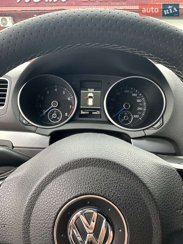 Хэтчбек Volkswagen Golf R 2011 в Вышгороде