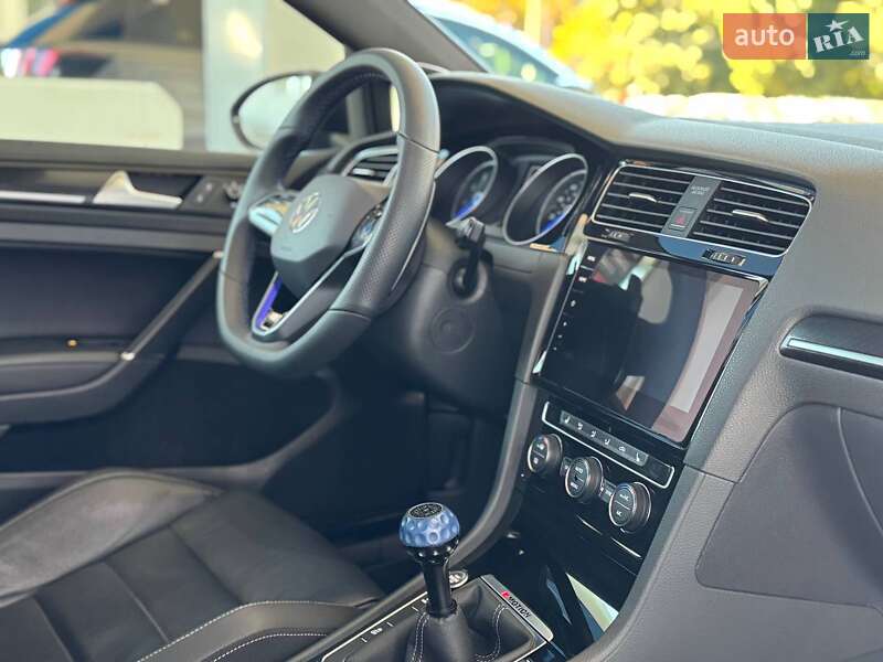 Хэтчбек Volkswagen Golf R 2017 в Одессе