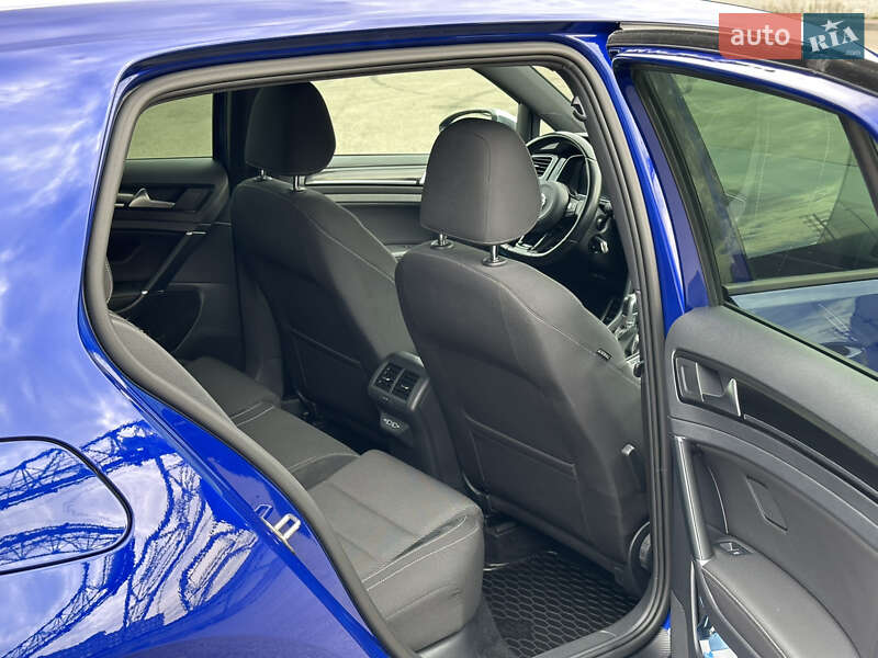 Хэтчбек Volkswagen Golf R 2018 в Киеве фото 10 Хэтчбек Volkswagen Golf R 2018 в Киеве