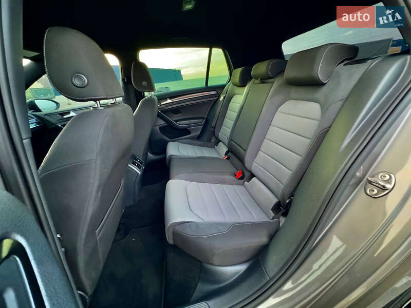 Хетчбек Volkswagen Golf R 2015 в Львові