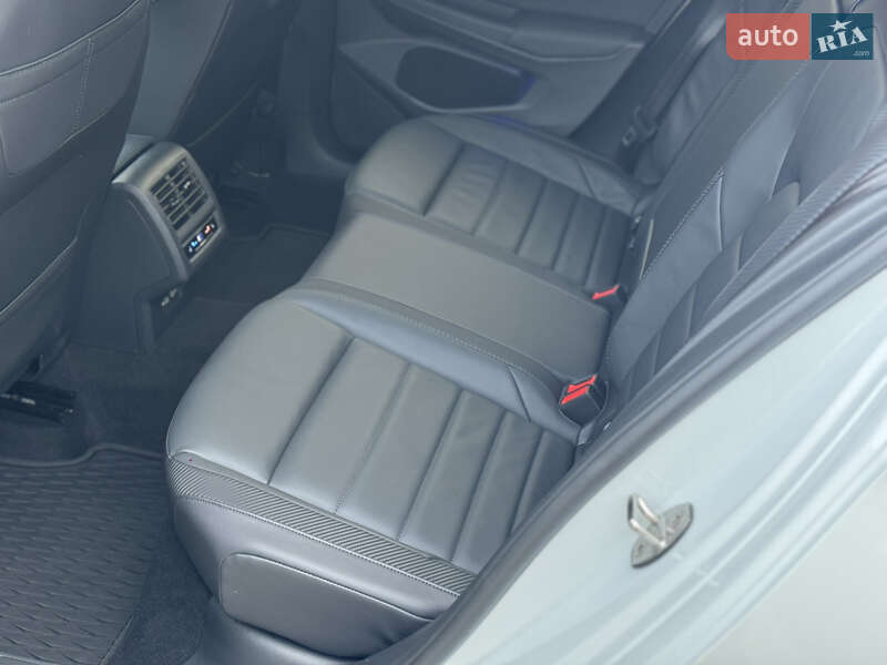 Хетчбек Volkswagen Golf R 2023 в Києві