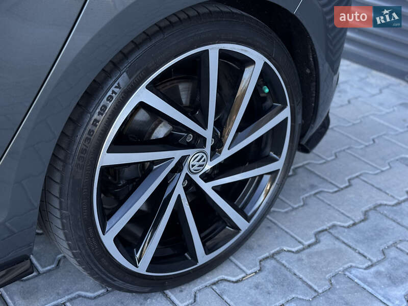 Хэтчбек Volkswagen Golf R 2017 в Хмельницком фото 12 Хэтчбек Volkswagen Golf R 2017 в Хмельницком