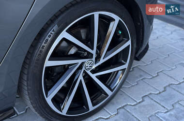 Хэтчбек Volkswagen Golf R 2017 в 