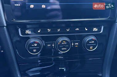 Хэтчбек Volkswagen Golf R 2017 в 