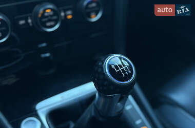 Хэтчбек Volkswagen Golf R 2017 в 