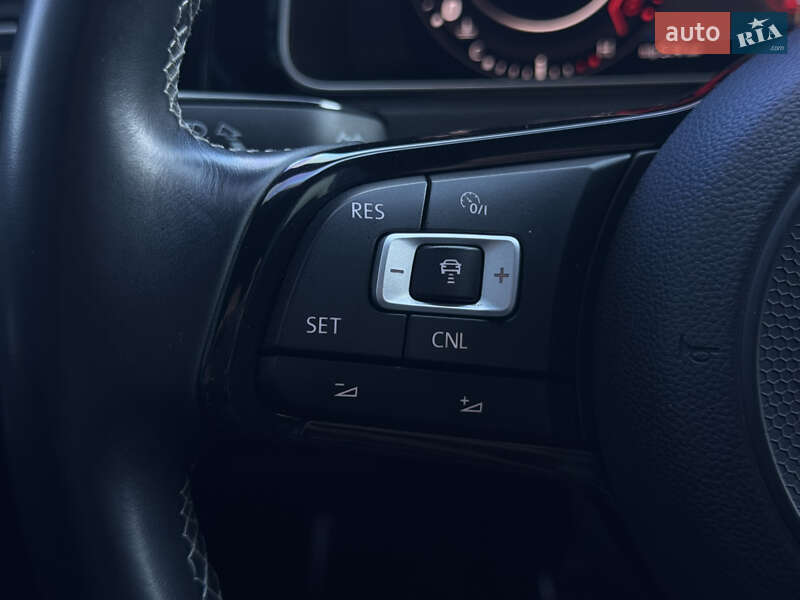 Хэтчбек Volkswagen Golf R 2017 в Хмельницком фото 79 Хэтчбек Volkswagen Golf R 2017 в Хмельницком