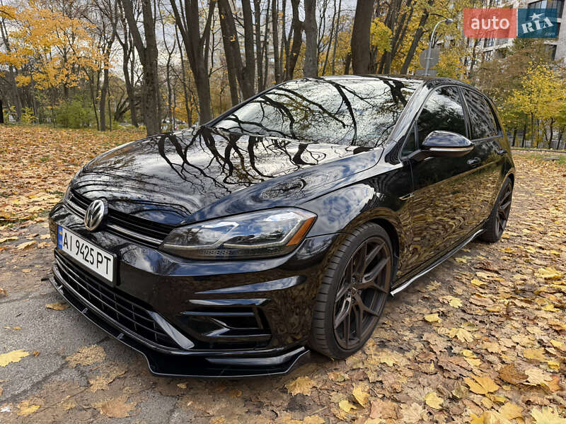 Хэтчбек Volkswagen Golf R 2018 в Киеве