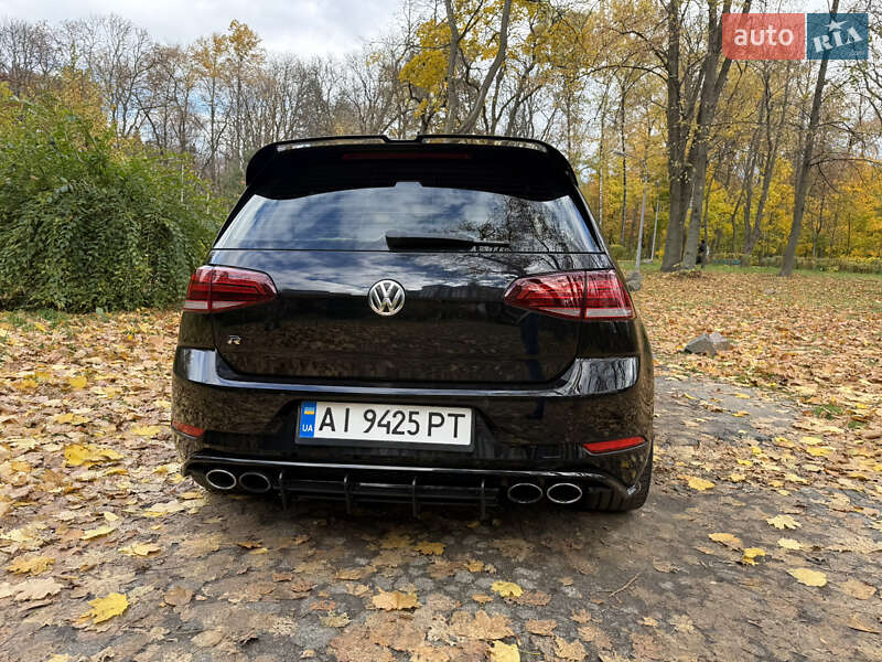 Хэтчбек Volkswagen Golf R 2018 в Киеве