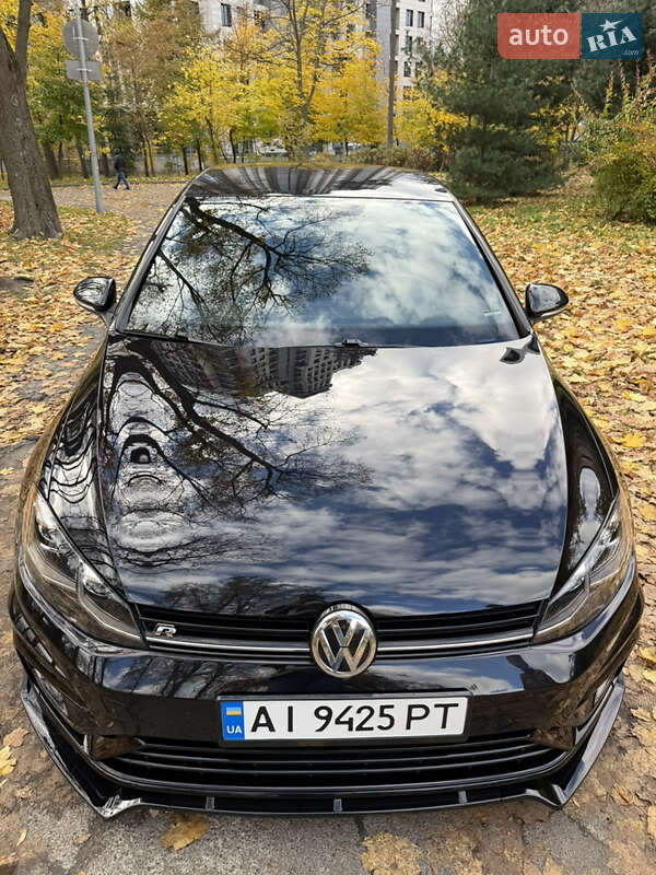 Хэтчбек Volkswagen Golf R 2018 в Киеве