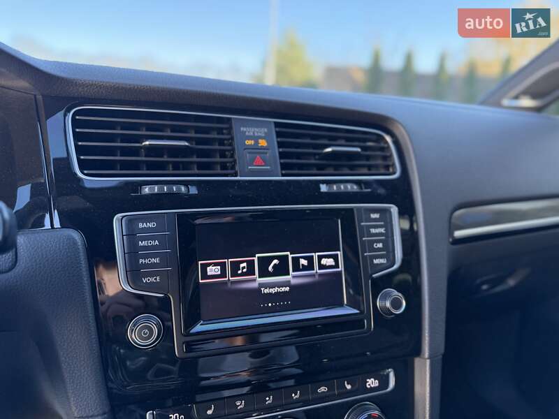 Хэтчбек Volkswagen Golf R 2015 в Стрые фото 23 Хэтчбек Volkswagen Golf R 2015 в Стрые