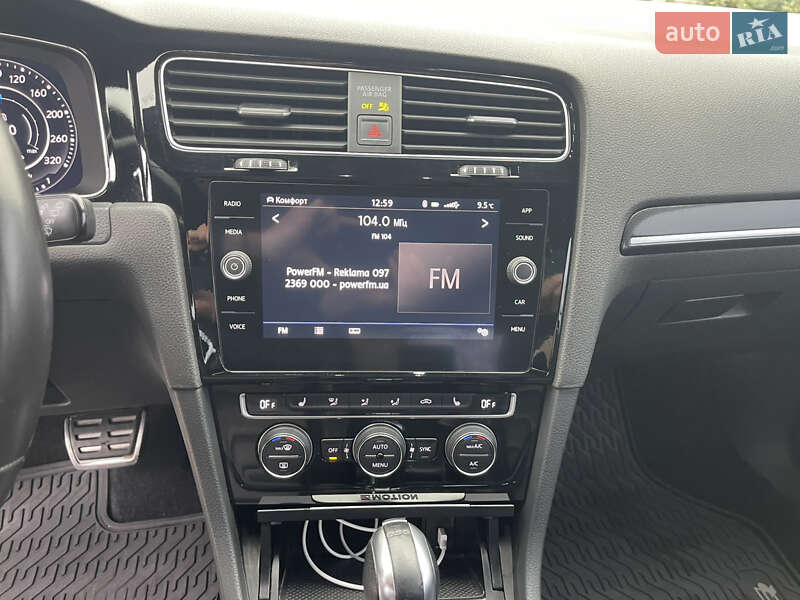 Хетчбек Volkswagen Golf R 2016 в Дніпрі