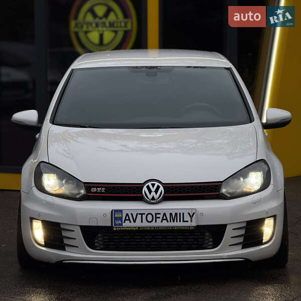 Хэтчбек Volkswagen Golf R 2010 в Киеве