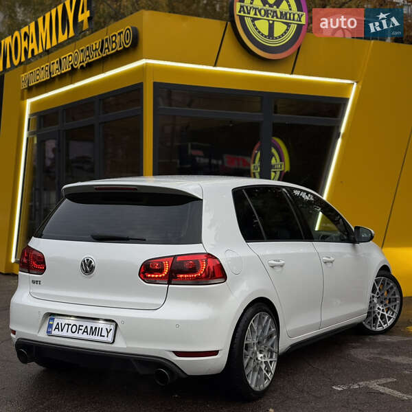 Хэтчбек Volkswagen Golf R 2010 в Киеве