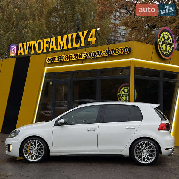 Хэтчбек Volkswagen Golf R 2010 в Киеве