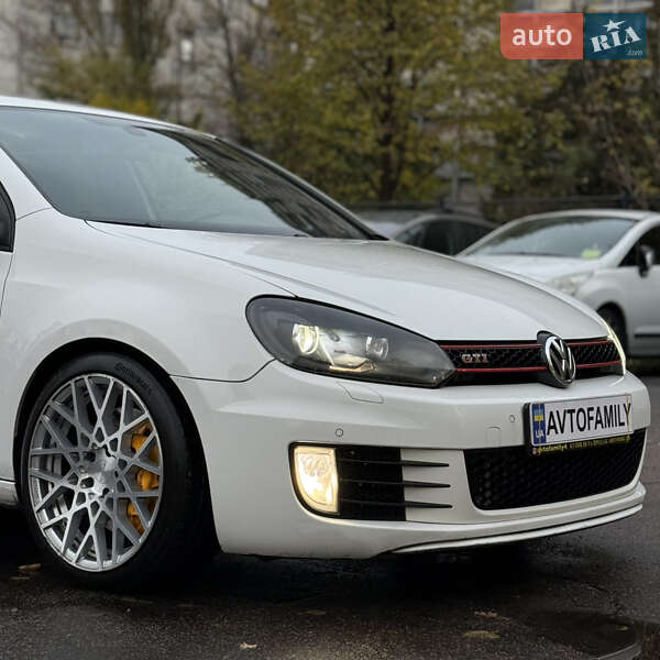 Хэтчбек Volkswagen Golf R 2010 в Киеве